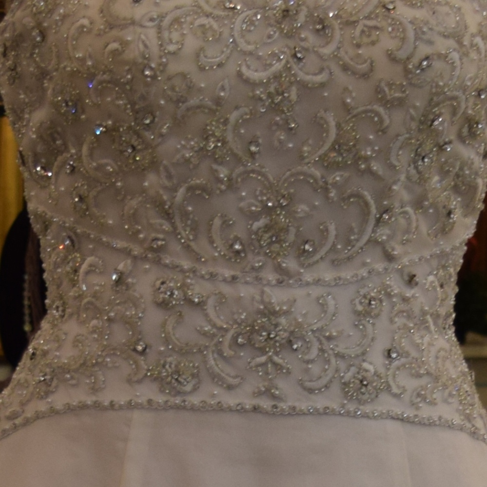 Wedding gown - Picture 3 of 4